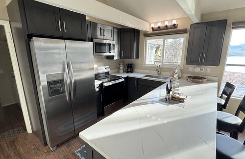 Lakehead House | Top Lakefront Oasis - Kayaks, Paddle Bd, Hot Tub - Shasta Lakeshore Retreat #2