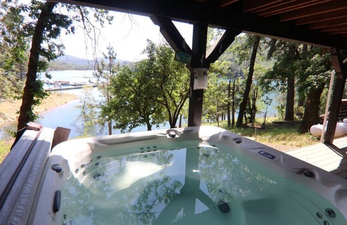 Lakehead House | Top Lakefront Oasis - Kayaks, Paddle Bd, Hot Tub - Shasta Lakeshore Retreat #2