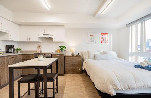 Quartier des Spectacles Apartment | Top Location - Cozy & Bright MTL studio near metro