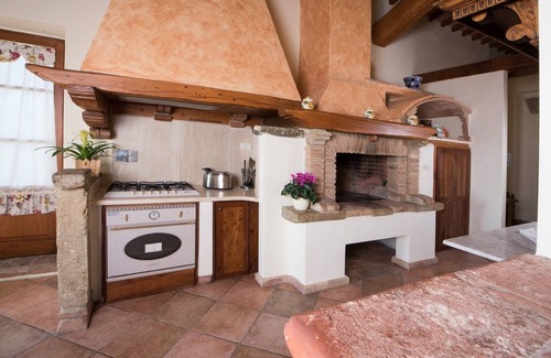 San Gimignano City Centre Villa | - Top Location - Villa in San Gimignano, Top View, 4 DBL En-Suite, Pool, A. C, WiFi