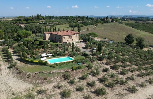 San Gimignano City Centre Villa | - Top Location - Villa in San Gimignano, Top View, 4 DBL En-Suite, Pool, A. C, WiFi