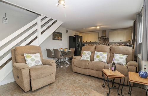 St. Brides Netherwent House | TOP LODGE, pet friendly, character holiday cottage in Penhow