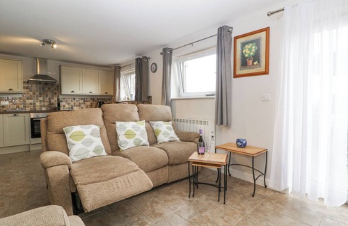 St. Brides Netherwent House | TOP LODGE, pet friendly, character holiday cottage in Penhow