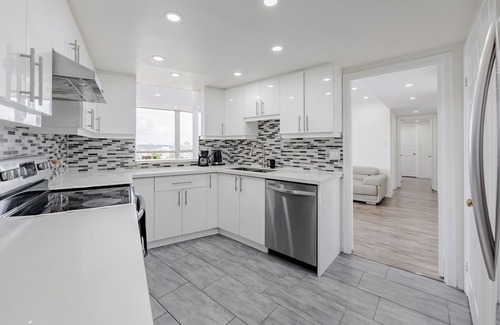 Rathwood Condo | Top Luxury ~ Condo ~ Mississauga ~ Pool ~ Gym