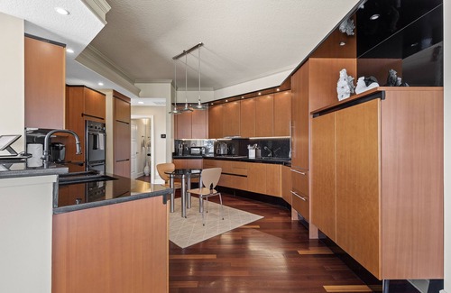 Coronado Shores House | Top Luxury Home in NSB! Pool, Hot Tub, Beach Boardwalk, Mini Gym,