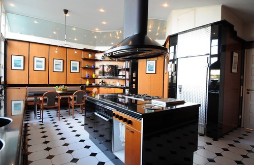 Braunsfeld Villa | Top Luxus No1 in Köln: " Paladio Villa"- Penthouse 500 qm 8 Personen