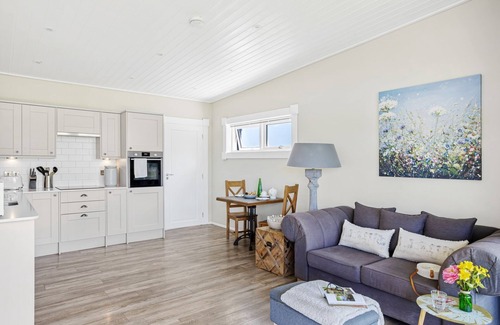 Georgeham Ski Chalet | Top Meadow - a lodge that sleeps 2 guests in 1 bedroom