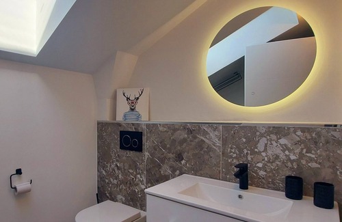 Jagersburg Apartment | Top Moderne, Ruhige Ferienwohnung "waldliebe" mit 2 Schlafzimmern