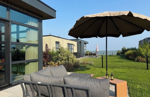 Enkhuizen House | Top-modernes Chalet Möwennest mit Großem Garten am Ijsselmeer