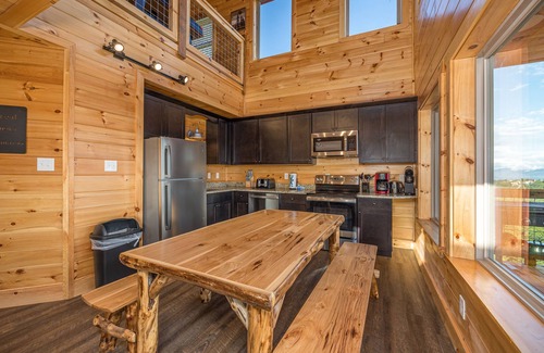 Gatlinburg - Pigeon Forge Cabin | Top O' the Mornin": 3 BR w/hot tub, views resort pool, & game room fun awaits!