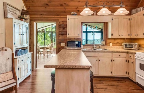 Purlear Cabin | Top of the Lump Cabin with Spectacular Views