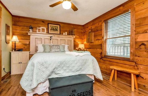 Purlear Cabin | Top of the Lump Cabin with Spectacular Views