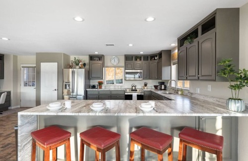 Dewey-Humboldt Apartment | Top of the Mountain Home w/Hot Tub, Gym & Sauna!