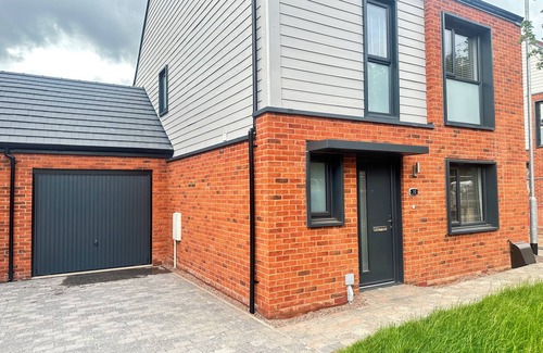 Wolverhampton House | Top of the range luxury 4 bedroom house