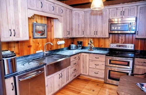Borden Ski Chalet | Top of the Rock