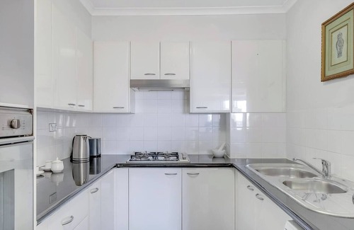 Haymarket Apartment | Top of the Town with Sydney CBD at its Doorstep