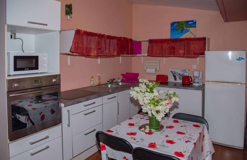 Fontaine de Moutte Apartment | Top of the Villa Air-conditioned with Wi-Fi close to all amenities