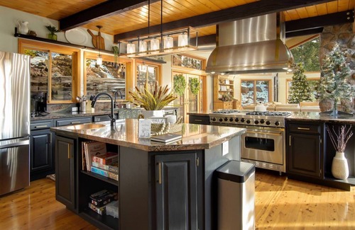 Shadow Mountain House | Top of the World Lodge. Hot Tub. 3 Decks. Theater Room. Library. Gourmet Kitchen. Mountain View