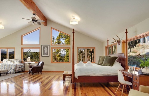 Shadow Mountain House | Top of the World Lodge. Hot Tub. 3 Decks. Theater Room. Library. Gourmet Kitchen. Mountain View