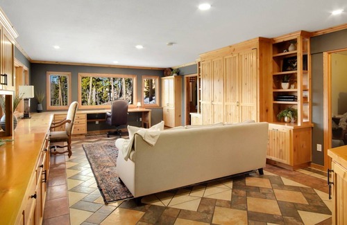 Shadow Mountain House | Top of the World Lodge. Hot Tub. 3 Decks. Theater Room. Library. Gourmet Kitchen. Mountain View