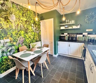 Plymouth Apartment | TOP OFFER Luxury Chic & Central