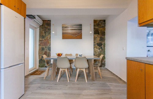 Vamvakopoulo House | Top quality 2-bedroom home w/pool & magical view