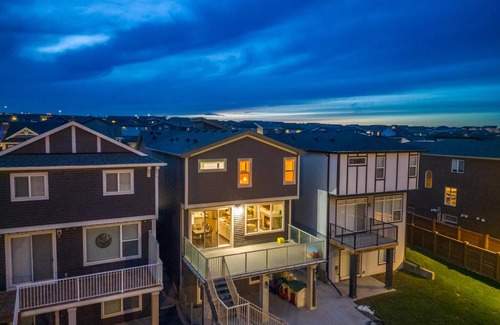 Sage Hill House | Top Rated Designer Home with Free Banff Access, Netflix, Kids Play Area, Sleeps 8