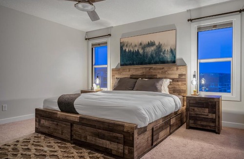Sage Hill House | Top Rated Designer Home with Free Banff Access, Netflix, Kids Play Area, Sleeps 8