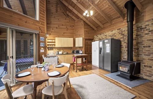 Valla House | TOP RATED - great reviews -'Ann's Coastal Chalet'