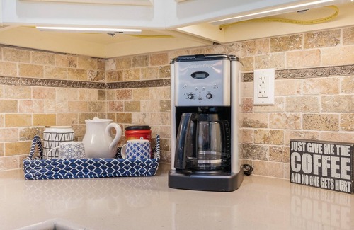 Granbury House | TOP-RATED! HOT TUB, KAYAKS, FISHING, BOAT DOCK! Granbury Paddle and Play Escape!