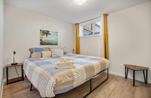 Keith House | Top Rated in Rockland Park with Free Banff Access, Netflix, King Bed, Fully Equipped Kitchen, Sleeps 4