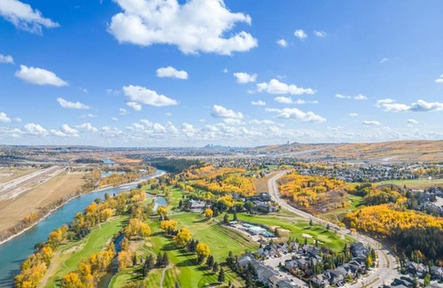 Keith House | Top Rated in Rockland Park with Free Banff Access, Netflix, King Bed, Fully Equipped Kitchen, Sleeps 4
