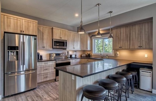 Blind Bay Cottage | Top Rated! Private and Sanitized! Semi-Lakefront Luxury Blind Bay - Specials for Winter & Spring! by RedAwning