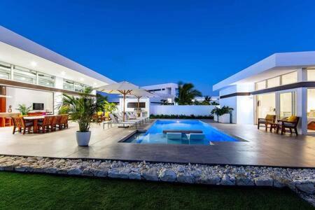 Long Bay Hills Villa | TOP Recommended Private Vacation Villa with Pool, Beach Access, Resort Amenities - White Villas v9