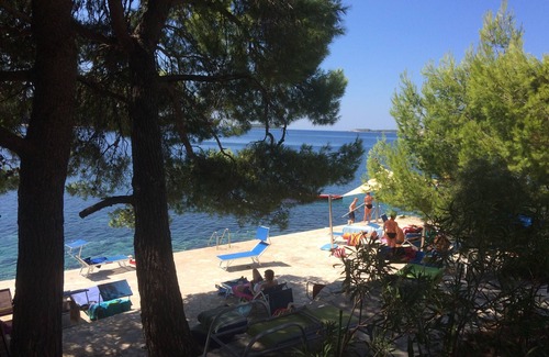 Blato Apartment | Top studio for 2-3 people, directly on the sea, boat mooring, bike hit!