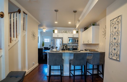 Downtown Baltimore House | Top-Tier /12 ppl /Park Free /5 mins-Harbor /Events/Pets