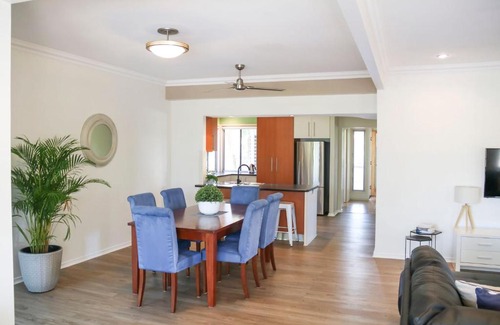 Urangan House | Top Tier
