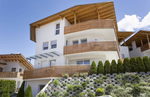 Riscone Apartment | TOP vacation apartment with garden & terrace, bike room, garage, Cron 4 sauna & pool