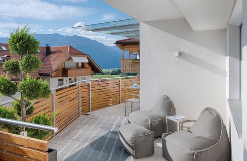 Riscone Apartment | TOP vacation apartment with garden & terrace, bike room, garage, Cron 4 sauna & pool
