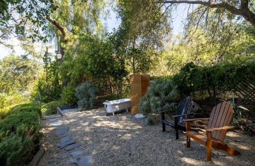 Topanga House | Topanga Garden Paradise 1BR 1BA in the Heart of PO Tract