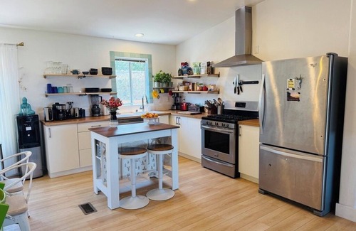 Woodland Hills House | Topanga getaway, stunning views, outdoor areas. Family & pet friendly, fast wifi