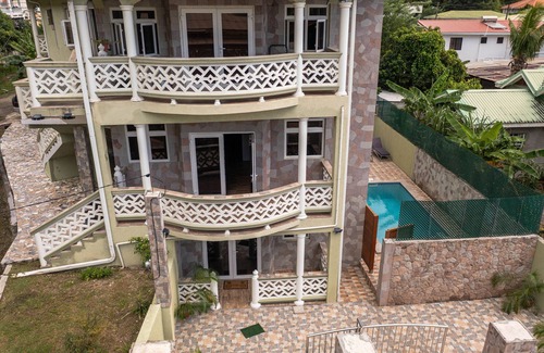 Soufriere Condo | Topaz Apartment Villas-Pool Side Piton v