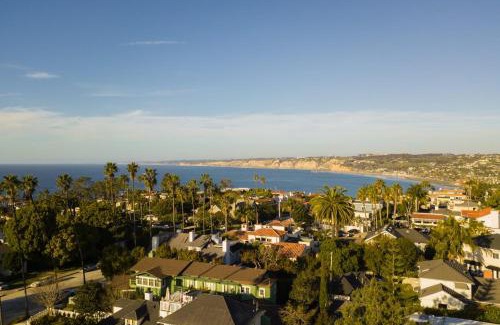 Village of La Jolla House | Topaz By AvantStay Adorable Cottage Walking Distance to Beach w Large Patio