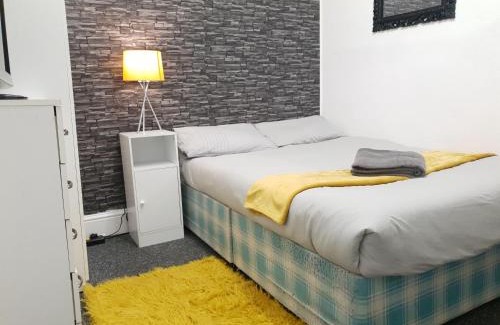 Huddersfield House | TOPAZ TOWN HOUSE No 36