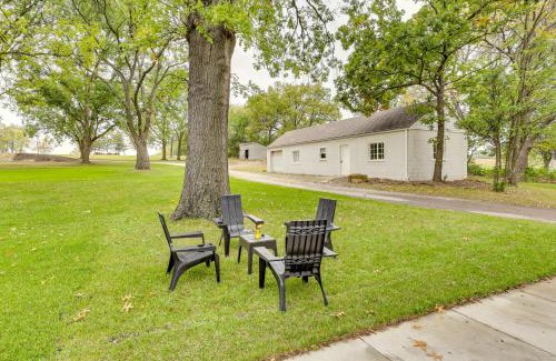 Pauline House | Topeka Farmhouse Hideaway 5 Mi to Downtown!