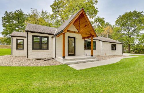 Pauline House | Topeka Farmhouse Hideaway 5 Mi to Downtown!