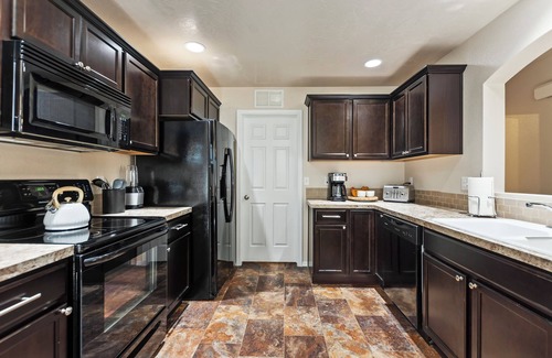 Meridian House | TopGolf Discount, Pets Welcome, Near St Lukes Perfect Location