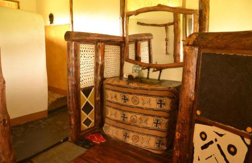 Kinkiizi Hotel | Topi Lodge
