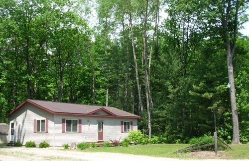 Topinabee Cottage | Topinabee Pines Vacation Cottage