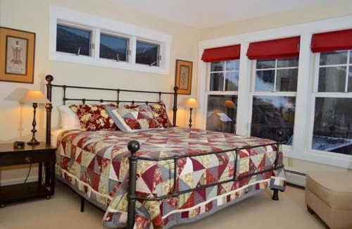 Central Vermont- Killington House | Topridge Townhome 3BR, 4BA with Hot Tub, Ski On Ski Off, Mountain Views and Sports Center